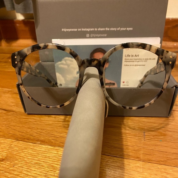 TIJN Blue Light Glasses - Picture 2 of 3